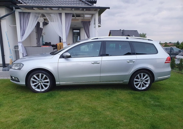 Volkswagen Passat cena 26600 przebieg: 220000, rok produkcji 2012 z Gliwice małe 211